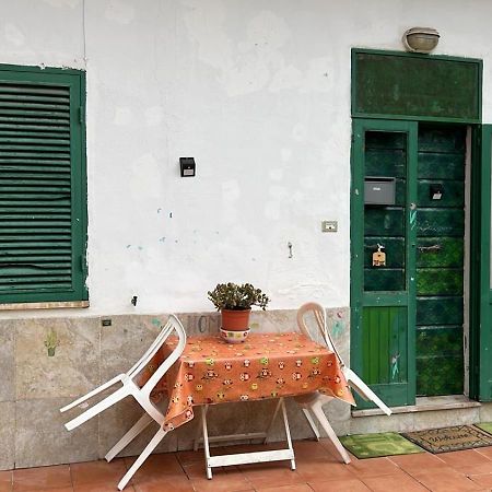 Nido D'Amore Cuore Villa Terracina Bagian luar foto